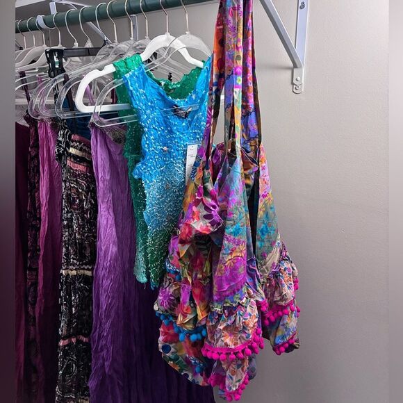 Live Show | Assorted Brands and Sizes - Random Pulls - Picture 2 of 12